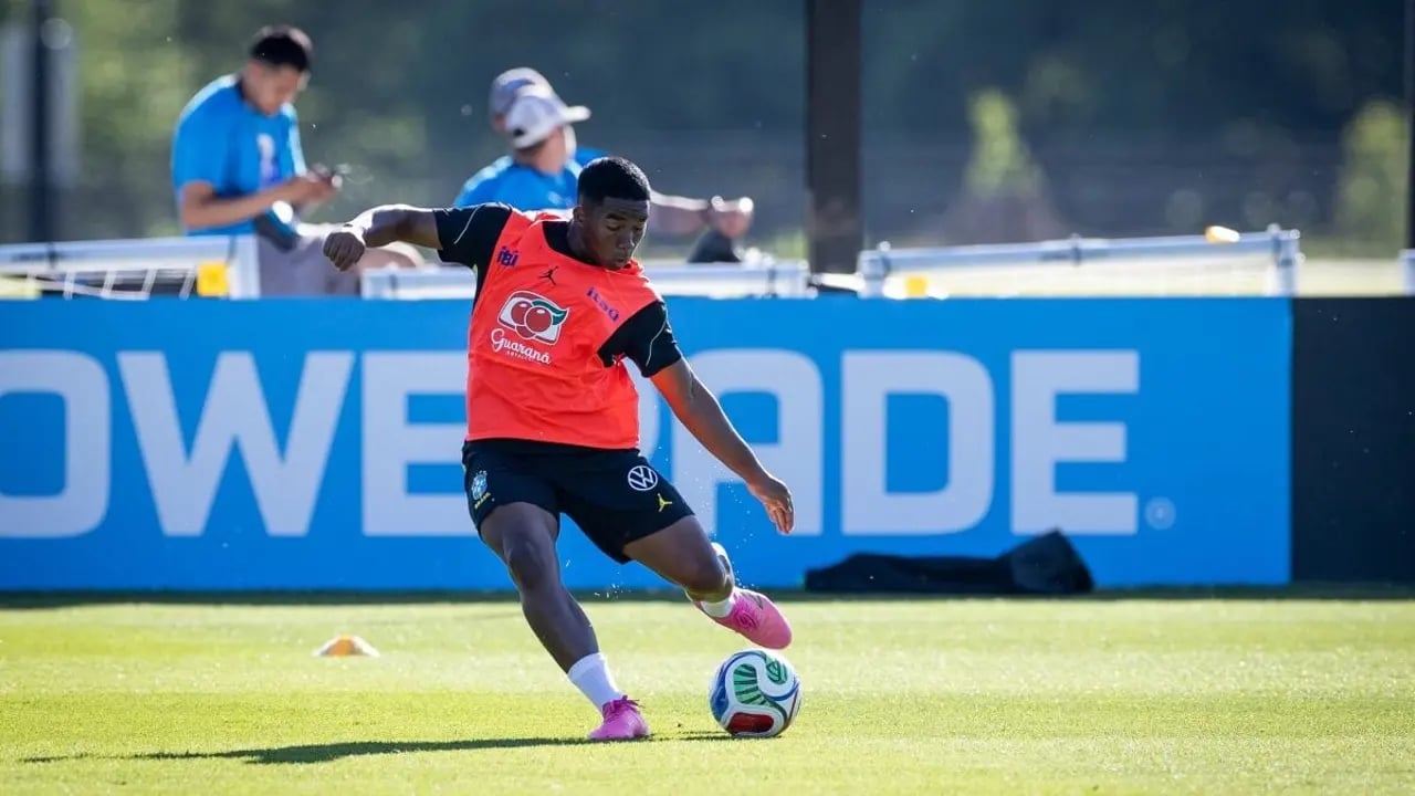 Entrada de Casemiro em Endrick no treino vira assunto